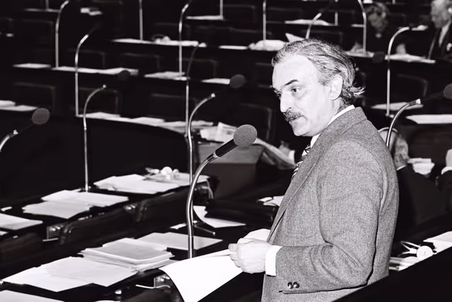 Fotografie 42: Plenary session Luxembourg april 1976