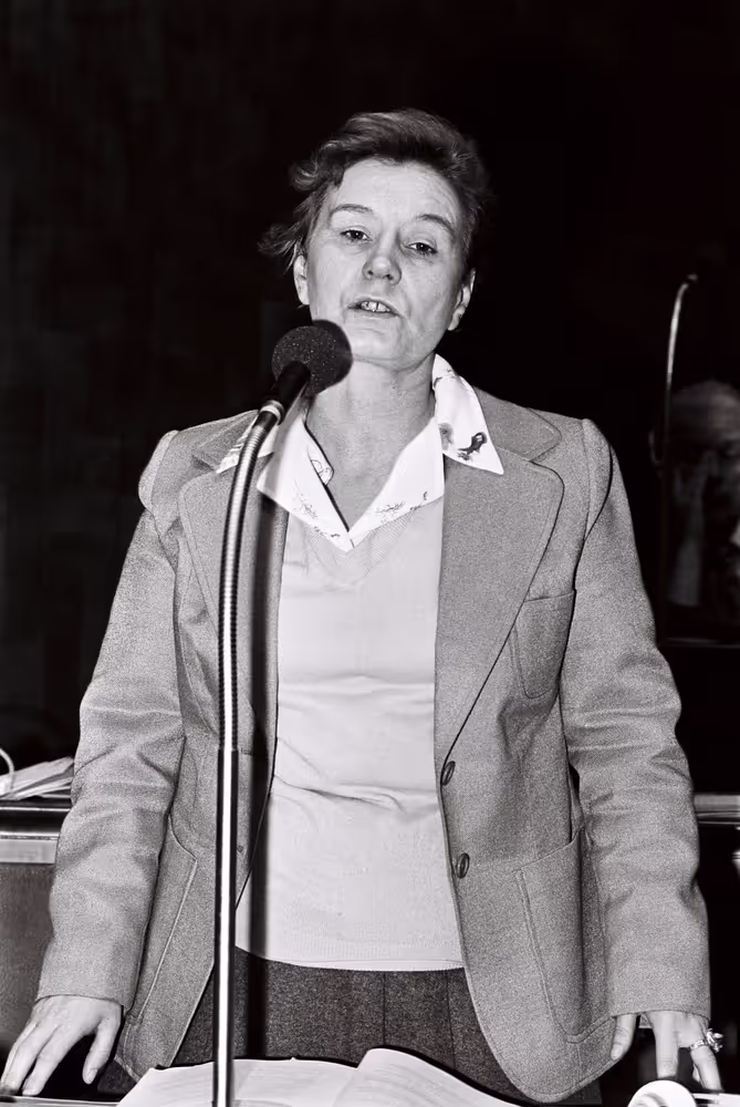 Gwyneth DUNWOODY during a plenary session in Luxembourg, April 5-9, 1976.