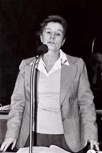 Fotografie 19: Gwyneth DUNWOODY during a plenary session in Luxembourg, April 5-9, 1976.