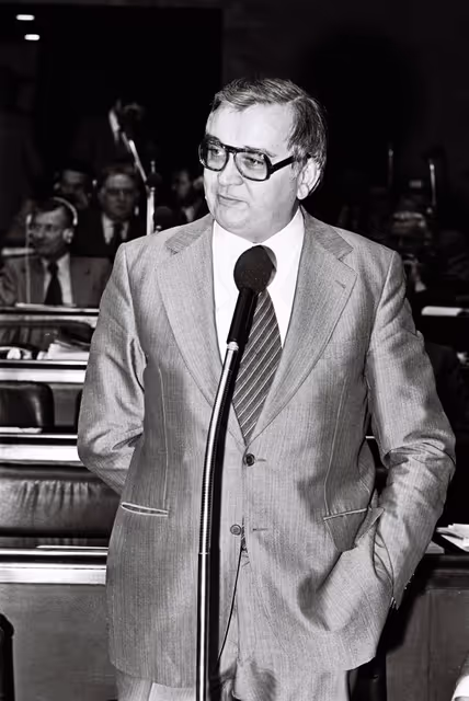 Fotografi 23: Plenary session Luxembourg april 1976