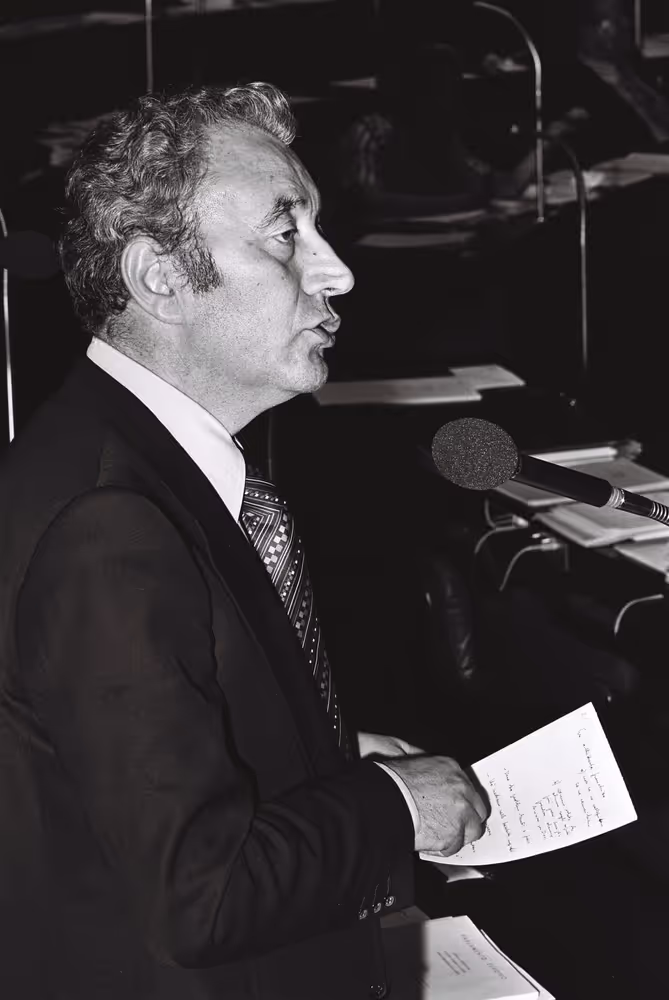 Plenary session Luxembourg april 1976