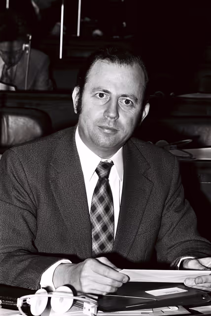 Fotografie 23: Jacques SANTER during a plenary session in Luxembourg, April 5-9, 1976.