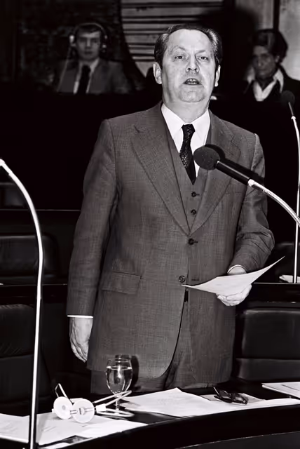 Fotografi 37: Plenary session Luxembourg april 1976