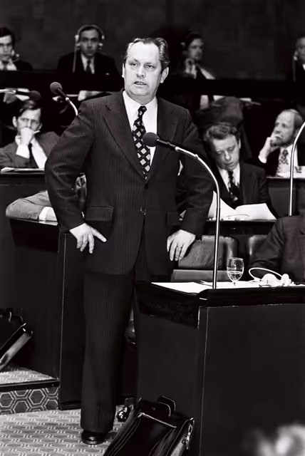 Fotografie 7: European Commissioner Petrus LARDINOIS during a plenary session in Luxembourg, April 5-9, 1976.