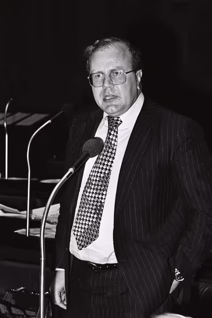 Fotografi 34: Plenary session Luxembourg april 1976