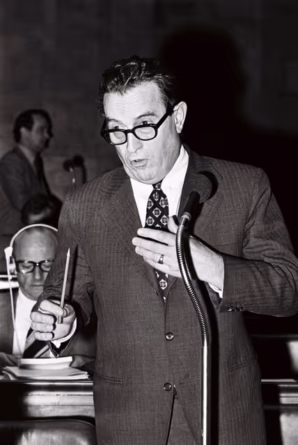 Fotografi 12: Plenary session Luxembourg april 1976