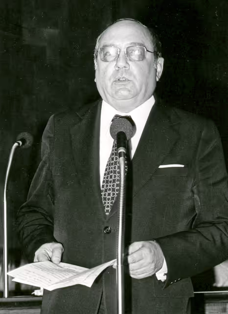 Fotografie 15: Georges CARPENTIER during a plenary session in Luxembourg, April 5-9, 1976.