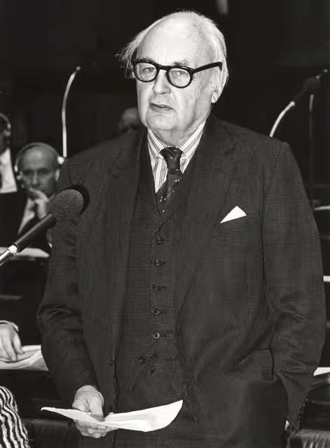 Fotografie 22: Hubert GLADWYN during a plenary session in Luxembourg, April 5-9, 1976.