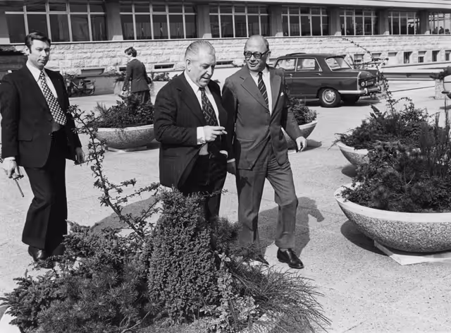 Photo 2: EP President Georges SPENALE and EP General Secretary Hans NORD (R) confer in the margins of a session of the European Council, in Luxembourg, April 1-2, 1976.
