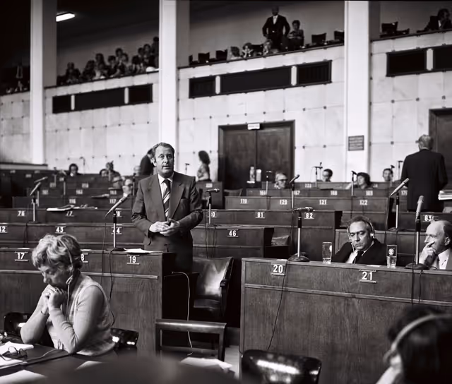 Suriet 48: Jean DURIEUX during a plenary session in Strasbourg, May 10-14, 1976.