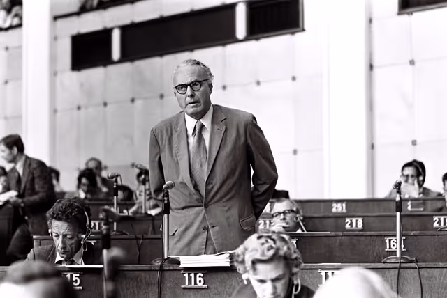 Suriet 9: Brandon RHYS WILLIAMS during a plenary session in Strasbourg, May 10-14, 1976.