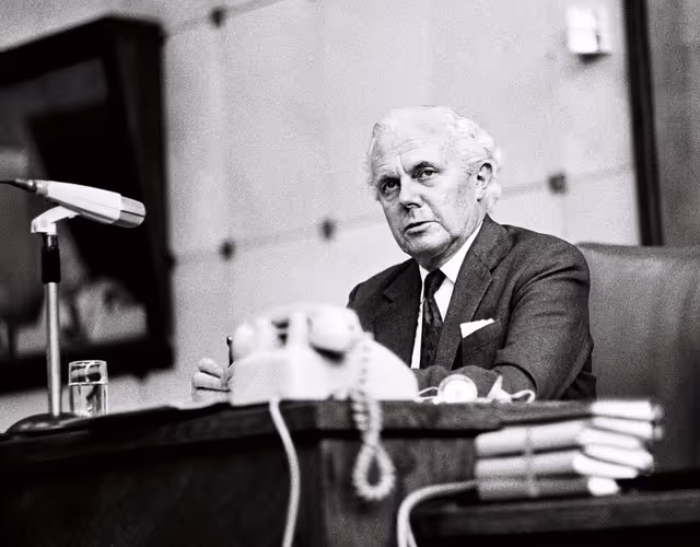 Suriet 32: European Parliament Vice-President Frederick PONSONBY, Earl of BESSBOROUGH, during a plenary session in Strasbourg, May 10-14, 1976.