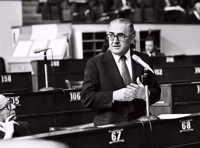 Suriet 39: Giovanni BOANO during a plenary session in Strasbourg, May 10-14, 1976.
