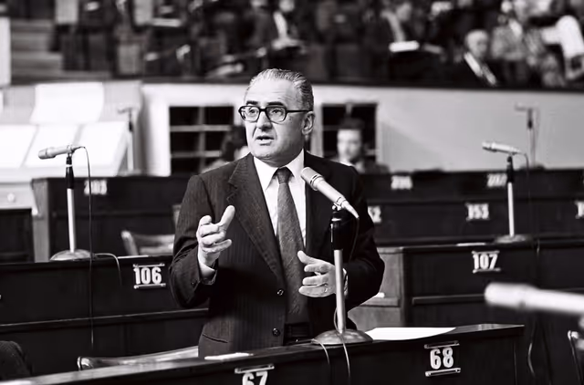 Suriet 38: Giovanni BOANO during a plenary session in Strasbourg, May 10-14, 1976.