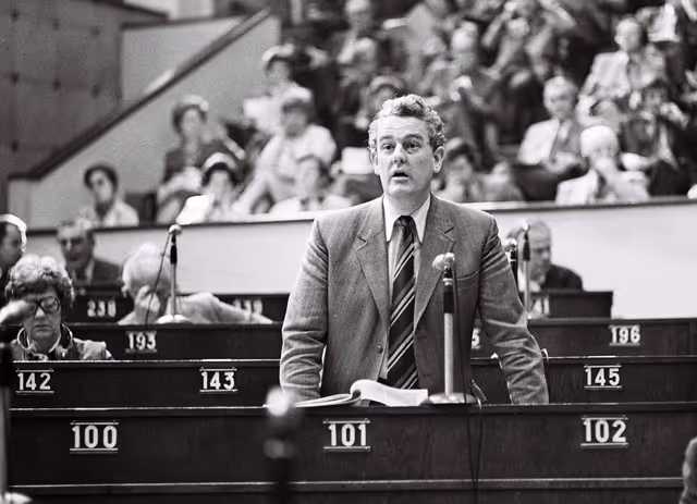 Suriet 45: Tam DALYELL during a plenary session in Strasbourg, May 10-14, 1976.