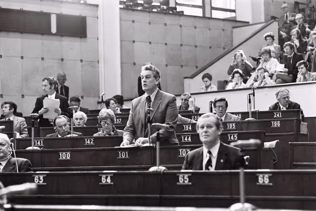 Suriet 46: Tam DALYELL during a plenary session in Strasbourg, May 10-14, 1976.