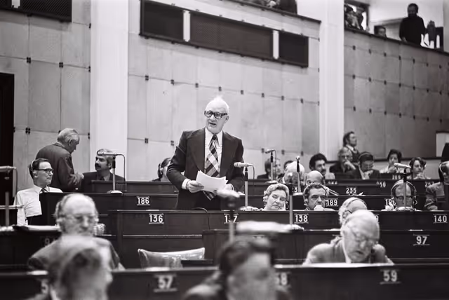 Suriet 48: Willy DONDELINGER during a plenary session in Strasbourg, May 10-14, 1976.