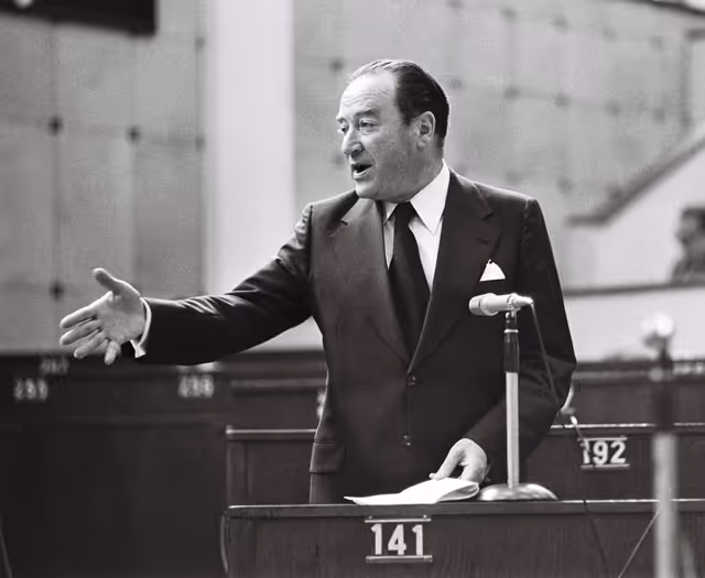 Suriet 21: Maurice FAURE during a plenary session in Strasbourg, May 10-14, 1976.