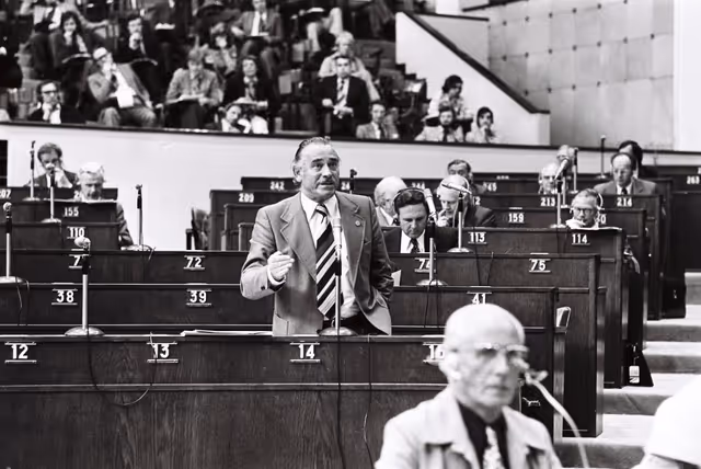 Suriet 41: Hans Edgar JAHN during a plenary session in Strasbourg, May 10-14, 1976.
