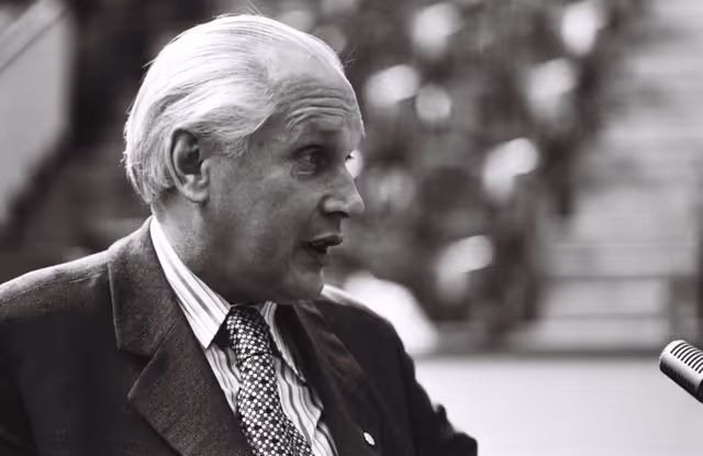 Suriet 22: Erwin LANGE during a plenary session in Strasbourg, May 10-14, 1976.