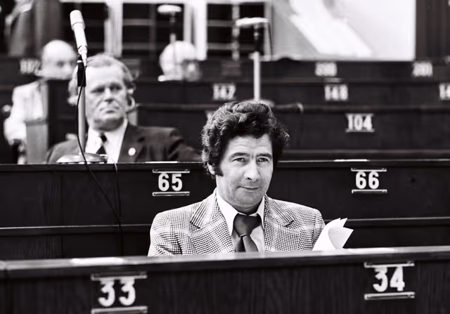 Suriet 10: Charles B. McDONALD during a plenary session in Strasbourg, May 10-14, 1976.
