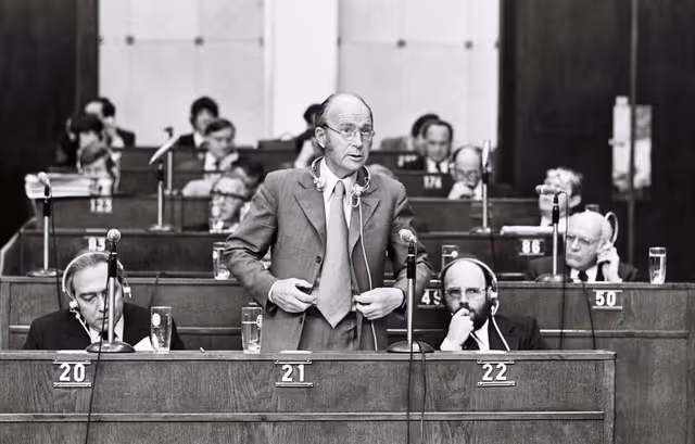 Suriet 29: European Commissioner Patrick HILLERY during a plenary session in Strasbourg, May 10-14, 1976.