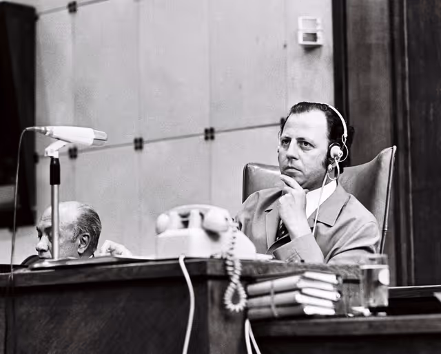 Suriet 46: Jacques SANTER during a plenary session in Strasbourg, May 10-14, 1976.