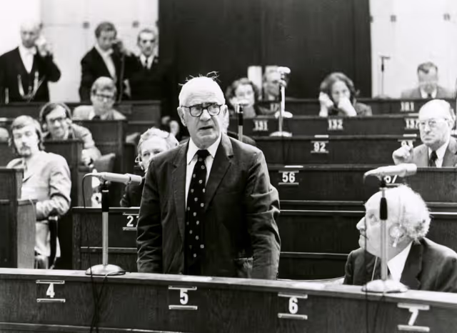 Suriet 24: Michael R. STEWART during a plenary session in Strasbourg, May 10-14, 1976.
