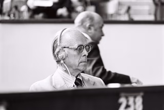 Φωτογραφία 6: Plenary session in Strasbourg, June 14-18, 1976