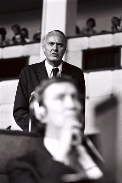 Φωτογραφία 23: Sir Brandon RHYS WILLIAMS during a plenary session in Strasbourg, June 14-18, 1976