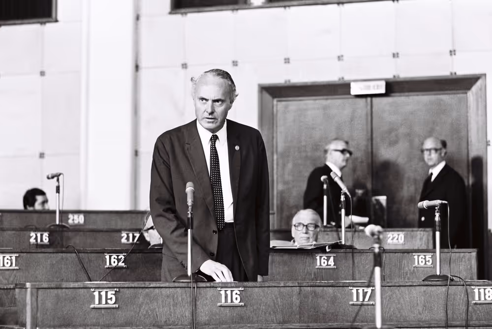 Brandon RHYS WILLIAMS during a plenary session in Strasbourg, June 14-18, 1976