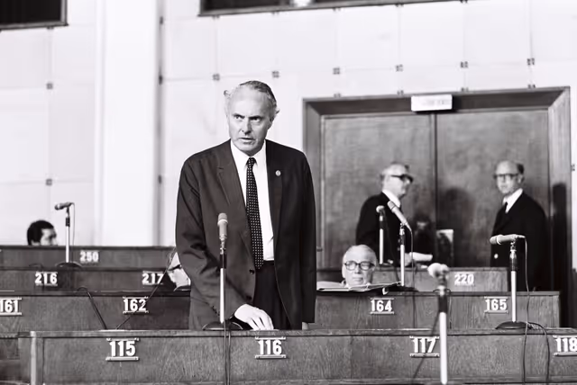 Φωτογραφία 14: Brandon RHYS WILLIAMS during a plenary session in Strasbourg, June 14-18, 1976