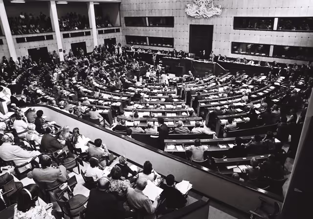 Φωτογραφία 2: General view of a plenary session in Strasbourg, June 14-18, 1976