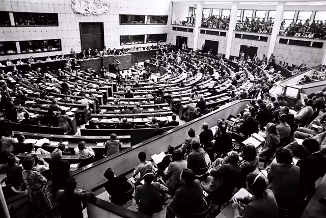 Φωτογραφία 4: General view of a plenary session in Strasbourg, June 14-18, 1976