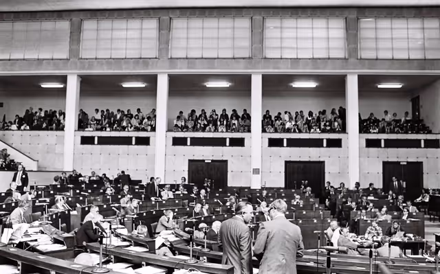Φωτογραφία 3: General view of a plenary session in Strasbourg, June 14-18, 1976