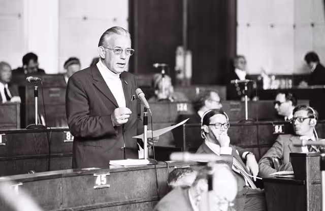 Φωτογραφία 23: Jan BAAS during a plenary session in Strasbourg, June 14-18, 1976
