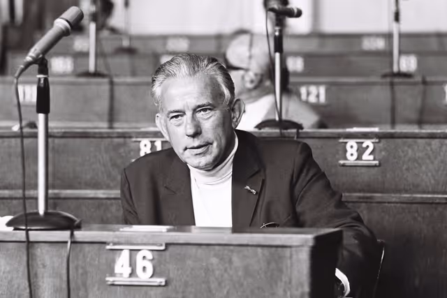 Φωτογραφία 24: Jan BAAS during a plenary session in Strasbourg, June 14-18, 1976