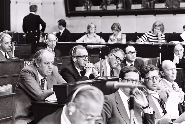 Φωτογραφία 16: Christopher SOAMES, George THOMSON, Wilhelm HAFERKAMP, Guido BRUNNER, Patrick HILLERY during a plenary session in Strasbourg, June 14-18, 1976