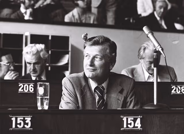 Φωτογραφία 26: Jan DE KONING during a plenary session in Strasbourg, June 14-18, 1976