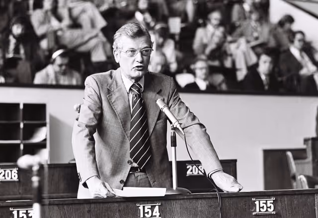 Φωτογραφία 27: Jan DE KONING during a plenary session in Strasbourg, June 14-18, 1976