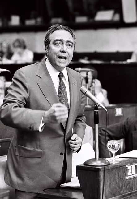 Φωτογραφία 43: François-Xavier ORTOLI during a plenary session in Strasbourg, June 14-18, 1976