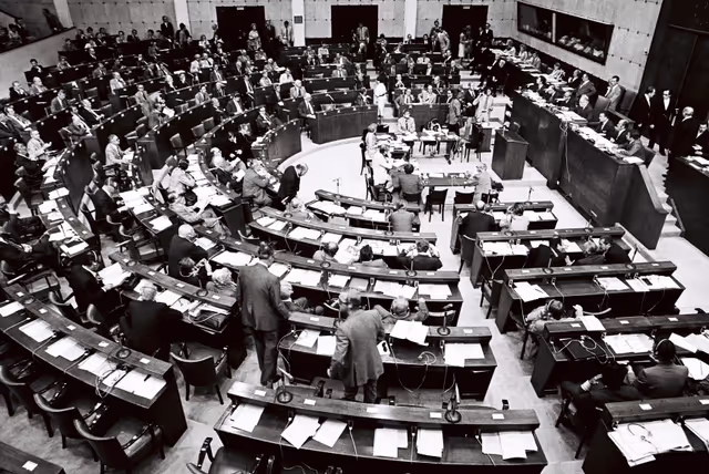 Φωτογραφία 14: Plenary session in Strasbourg, June 14-18, 1976