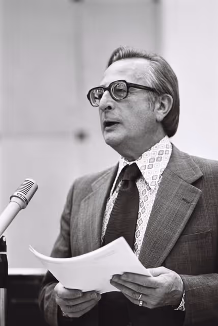 Φωτογραφία 4: Pierre LAGORCE during a plenary session in Strasbourg, June 14-18, 1976