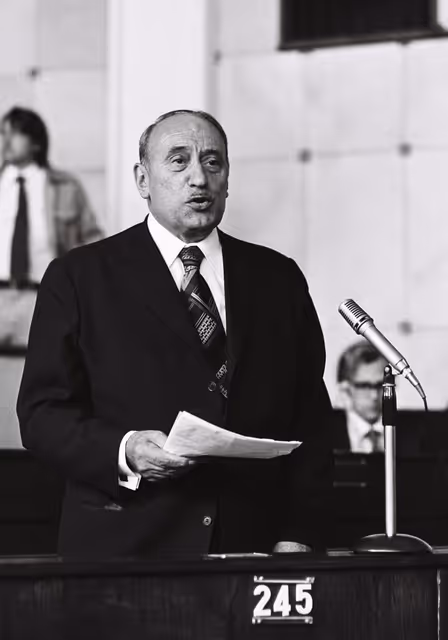 Φωτογραφία 7: Albert LIOGIER during a plenary session in Strasbourg, June 14-18, 1976