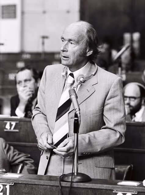 Φωτογραφία 39: European Commissioner Patrick HILLERY during a plenary session in Strasbourg, June 14-18, 1976