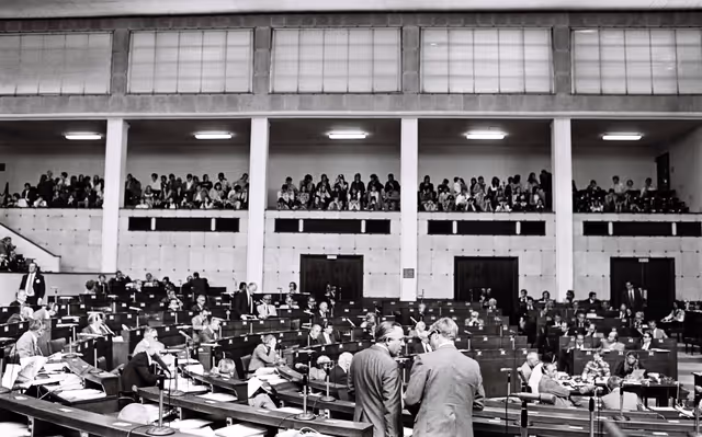 Φωτογραφία 10: Plenary session in Strasbourg, June 14-18, 1976