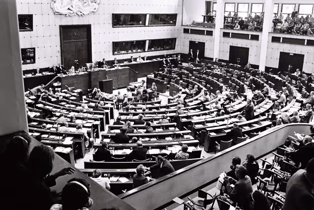 Φωτογραφία 7: Plenary session in Strasbourg, June 14-18, 1976