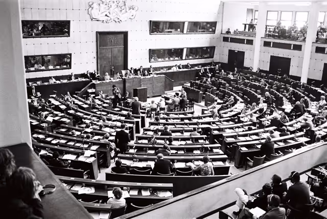Φωτογραφία 8: Plenary session in Strasbourg, June 14-18, 1976