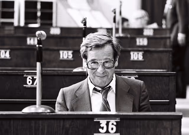 Φωτογραφία 14: Hermann SCHWORER during a plenary session in Strasbourg, June 10-14, 1976