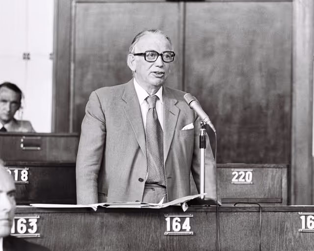 Φωτογραφία 20: Derek WALKER-SMITH during a plenary session in Strasbourg, June 14-18, 1976